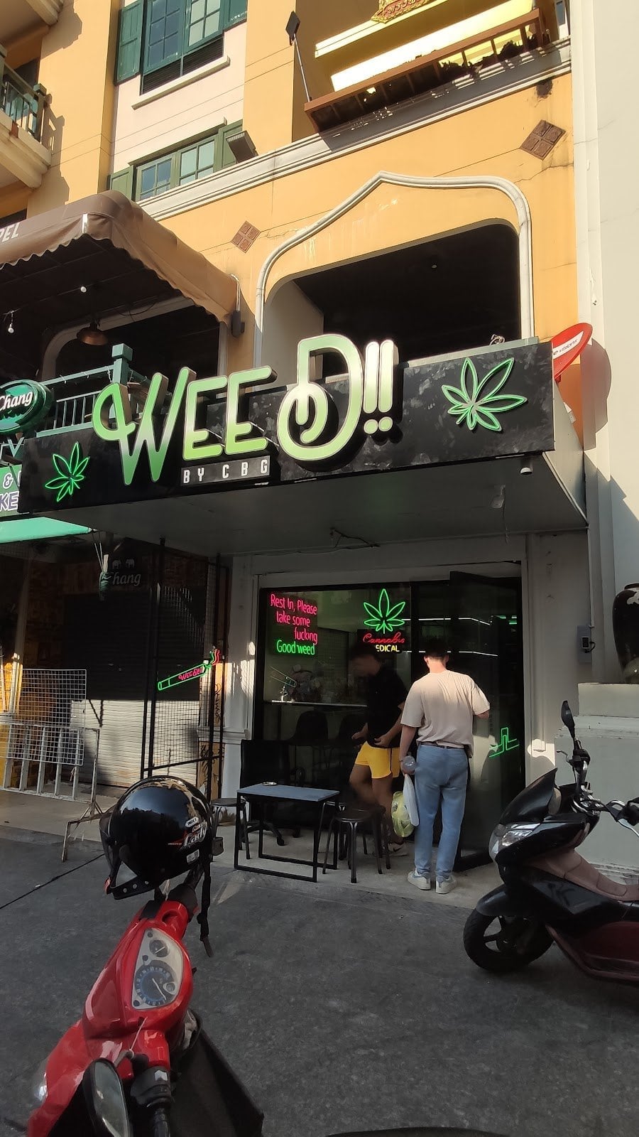 WeeDii Khaosan
