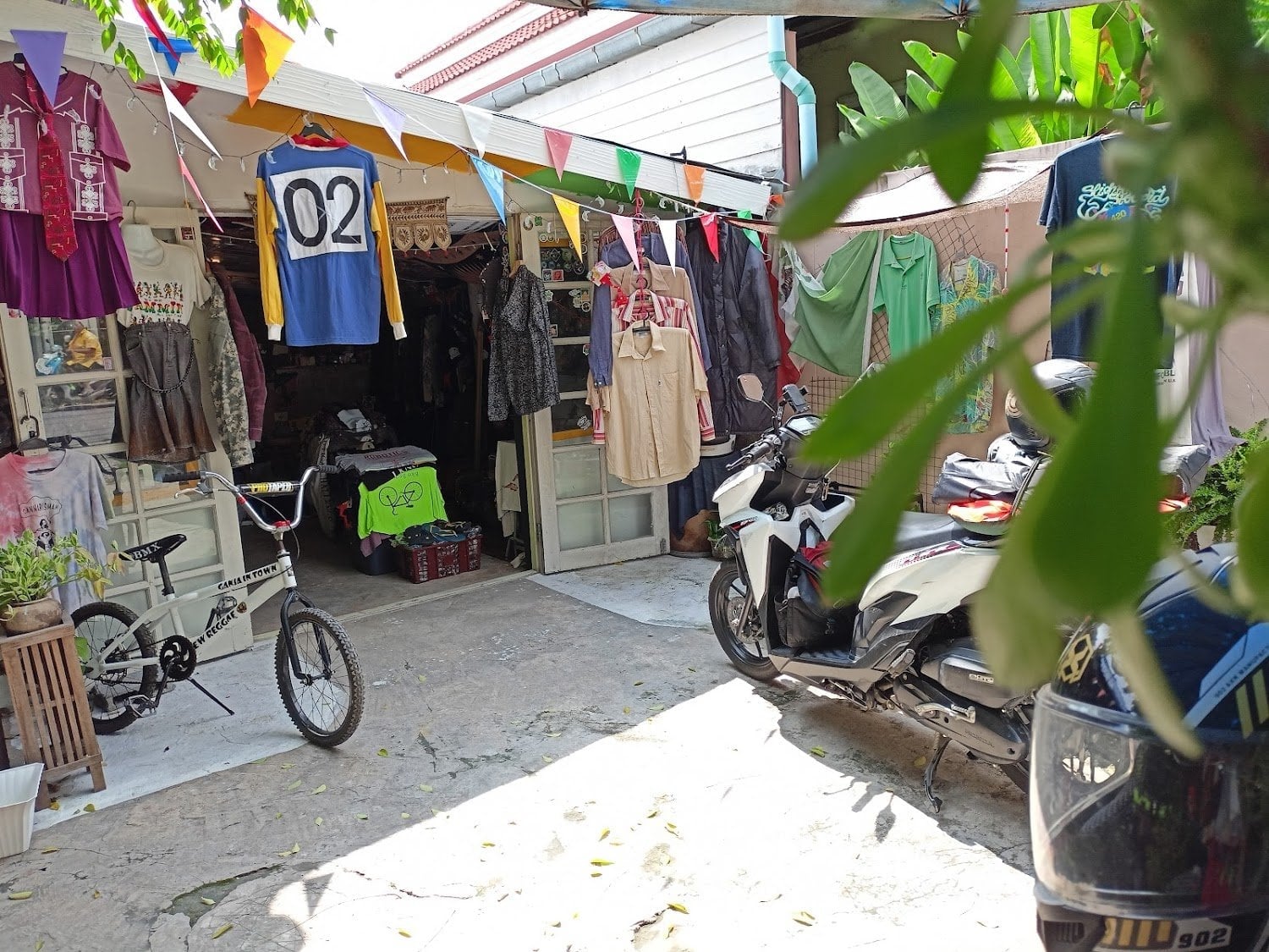 GanJa In Town Ayutthaya Thrift