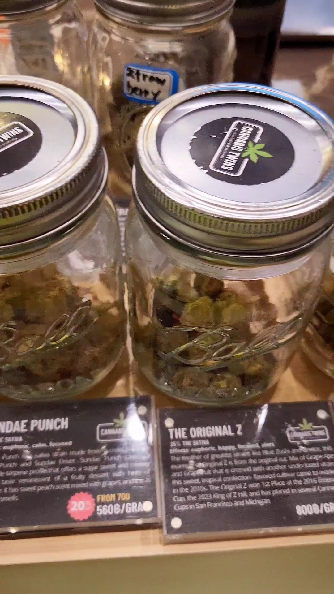 CANNABIS TWINS Dispensary, Lounge And Weed Shop - Phloen Chit