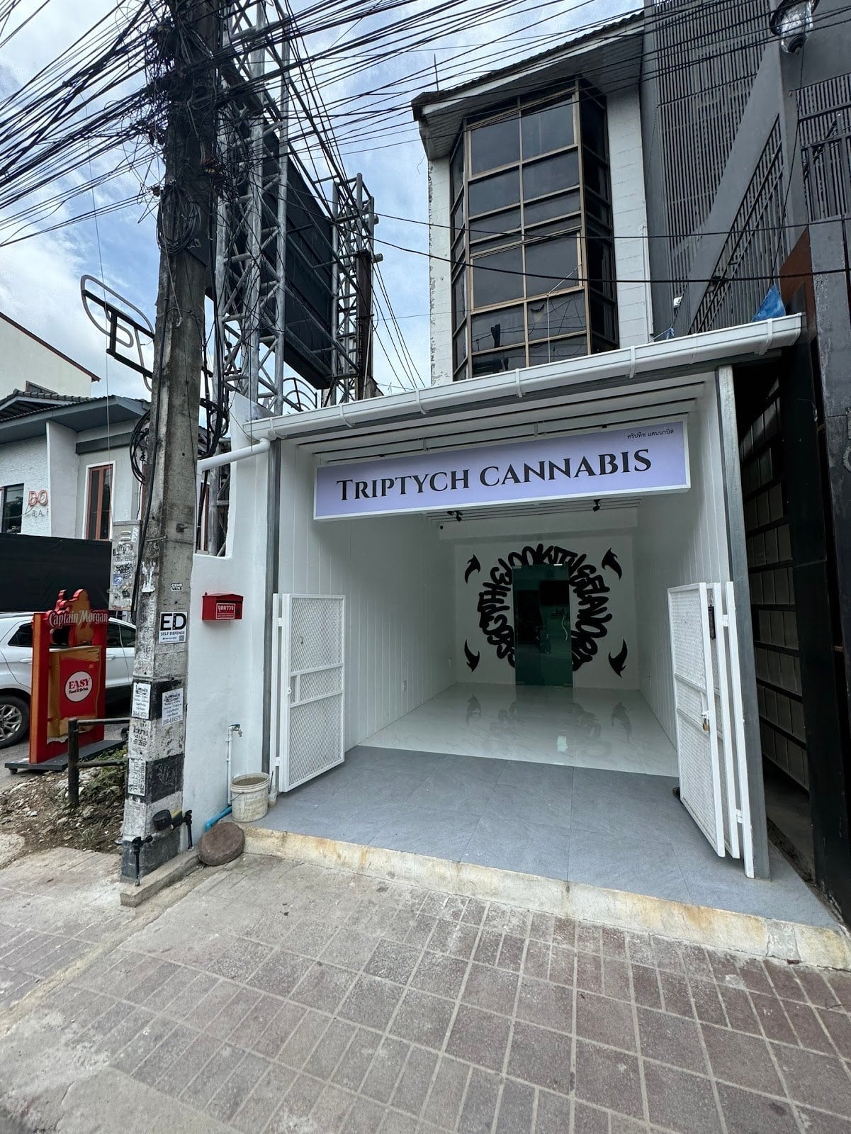 Triptych Cannabis
