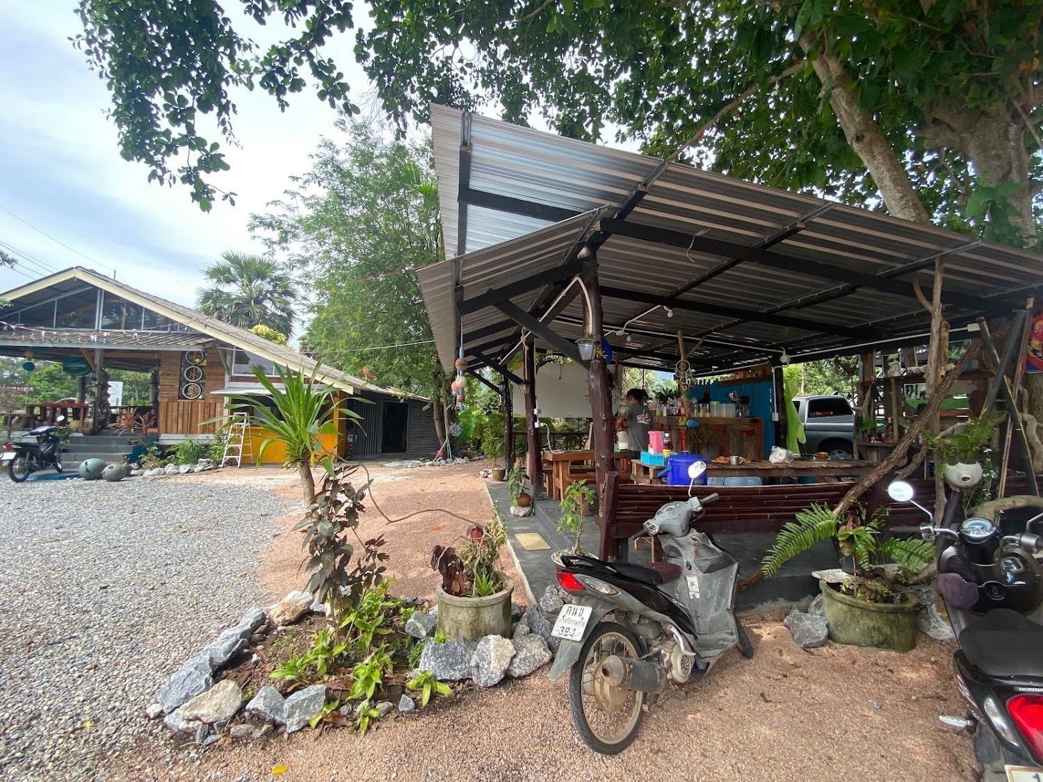 Hippie Lay Bar