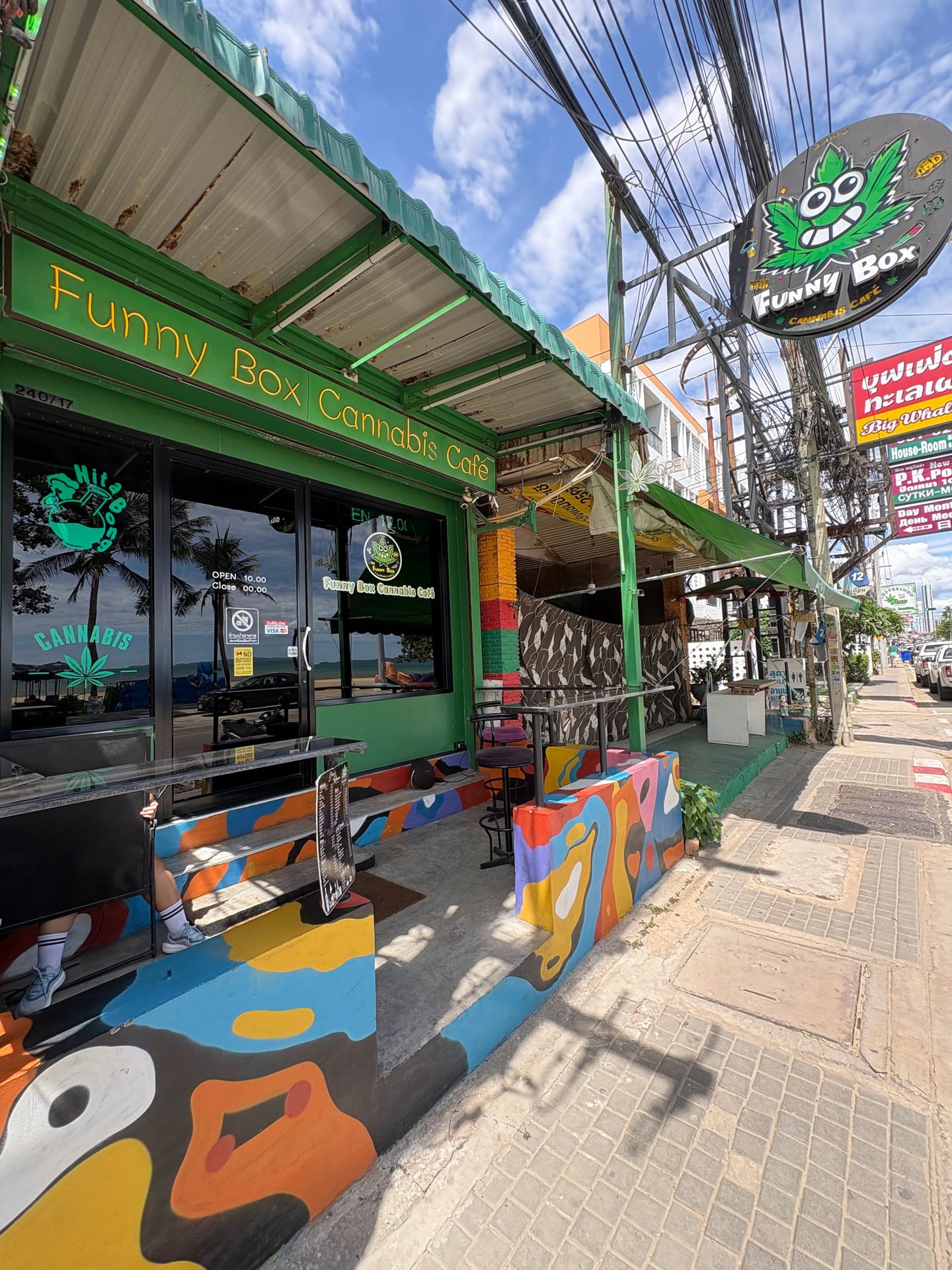 Weed Cafe The Funny Box Cannabis Cafe' Jomtien Beach