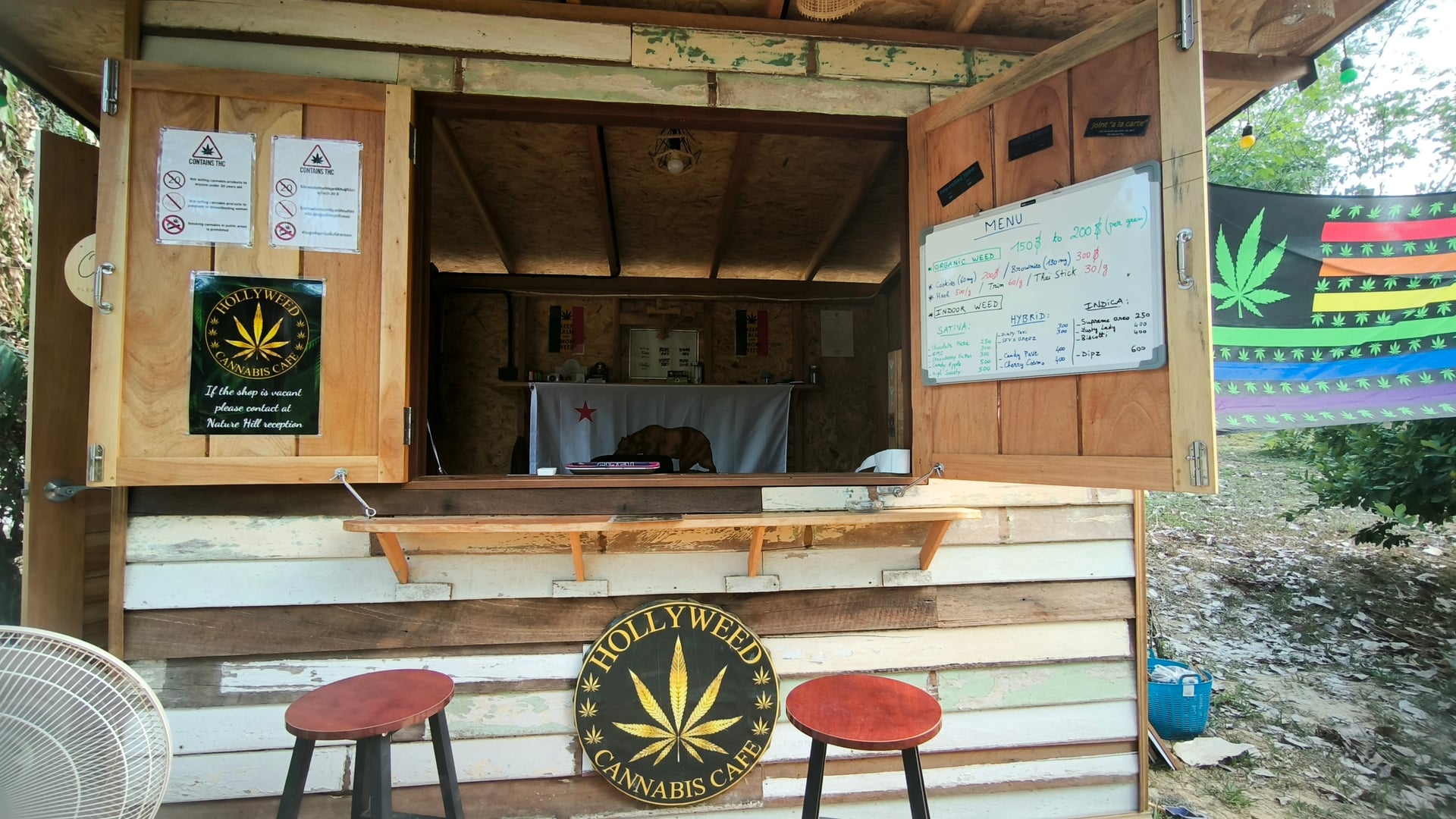HollyWeed Cannabis Cafe
