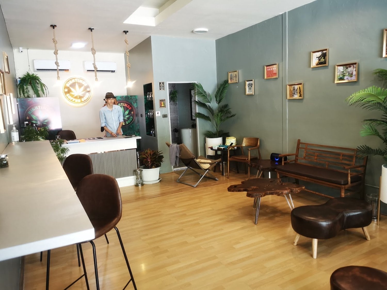 Cannabis Lounge