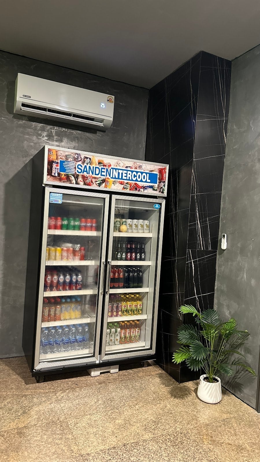 FullhouseOG Cannabis Shop Dannok