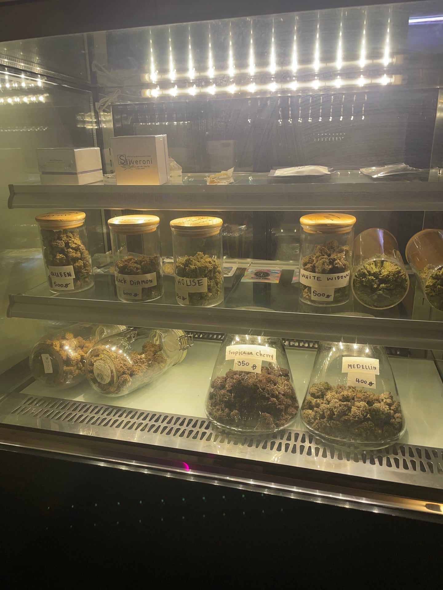 Purple Light & Weed Shop & Jomtien Weed