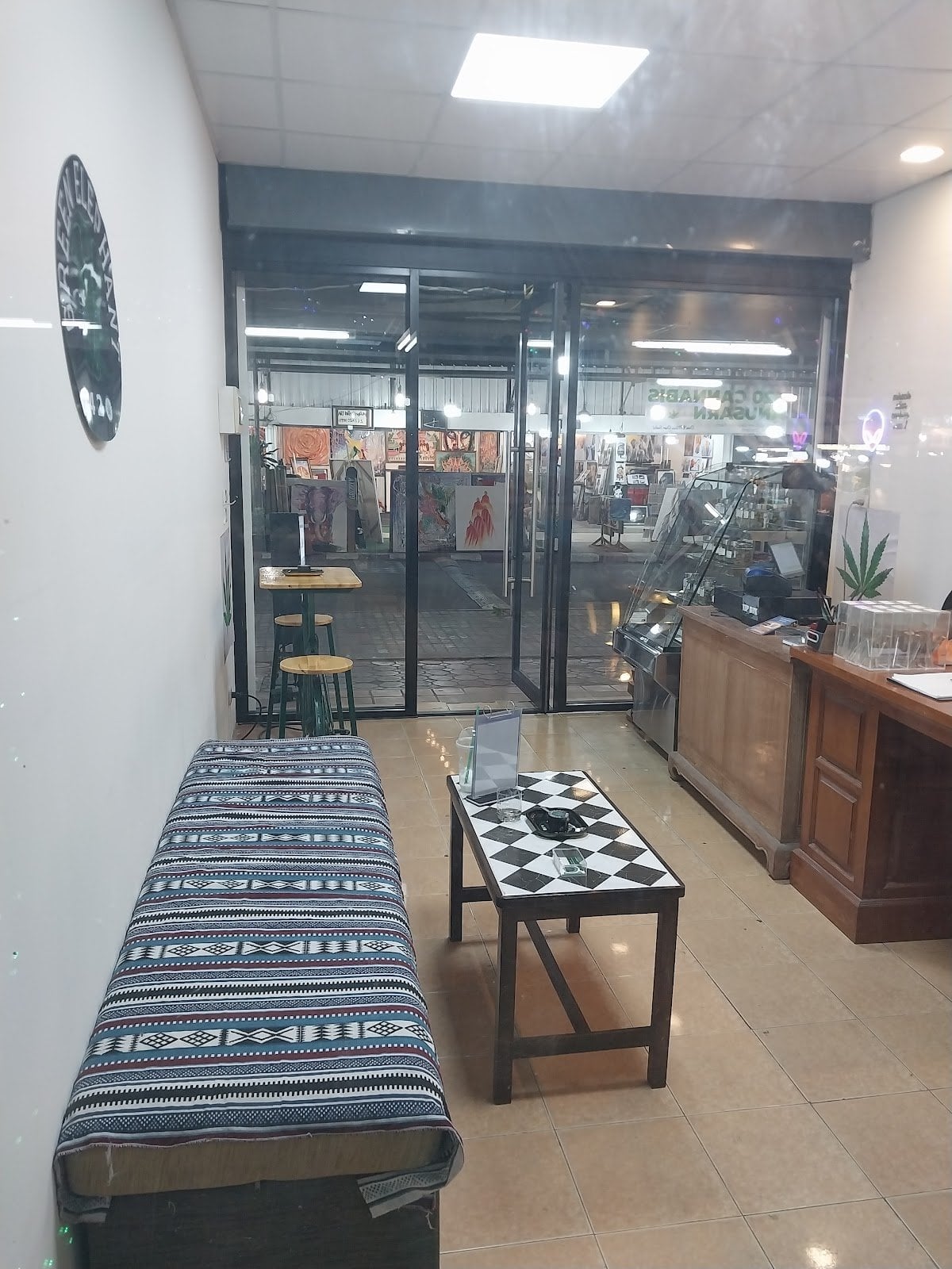 420 Cannabis Lounge KadAnusarn