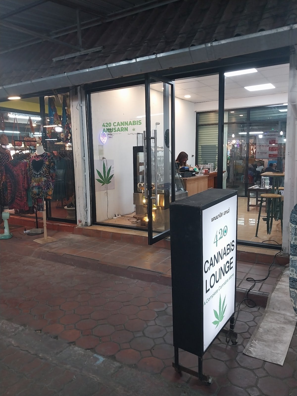 420 Cannabis Lounge KadAnusarn