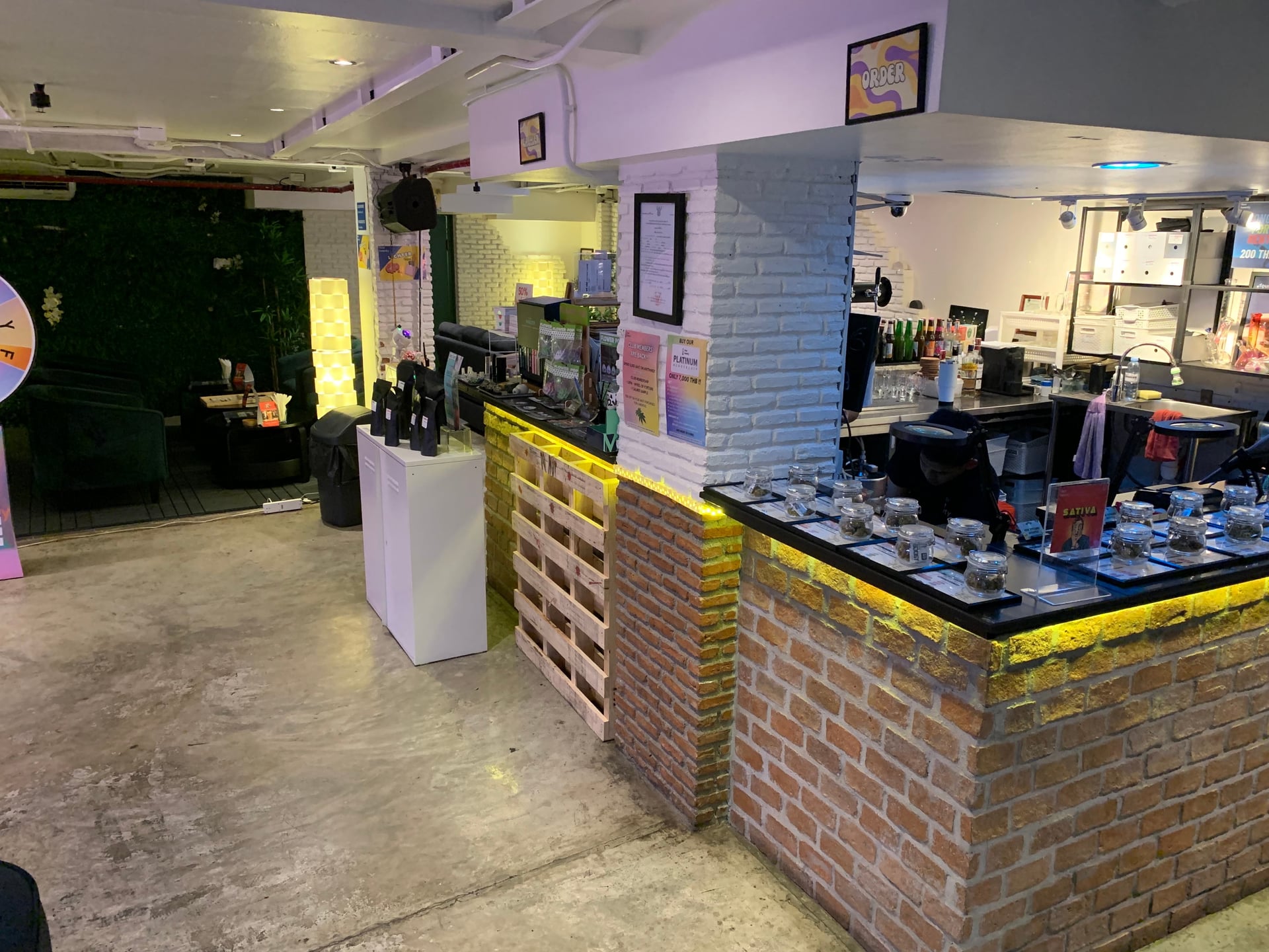 Four Twenty Dispensary - The Loft Sukhumvit