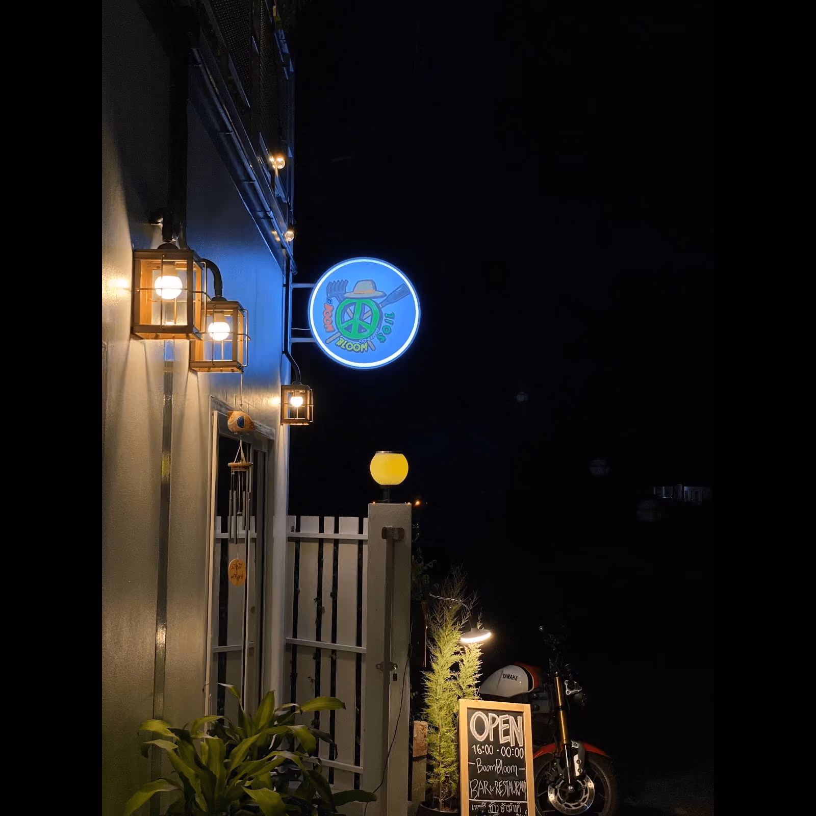 Cannabis Dispensary BoomBloomSoil in Nonthaburi logo