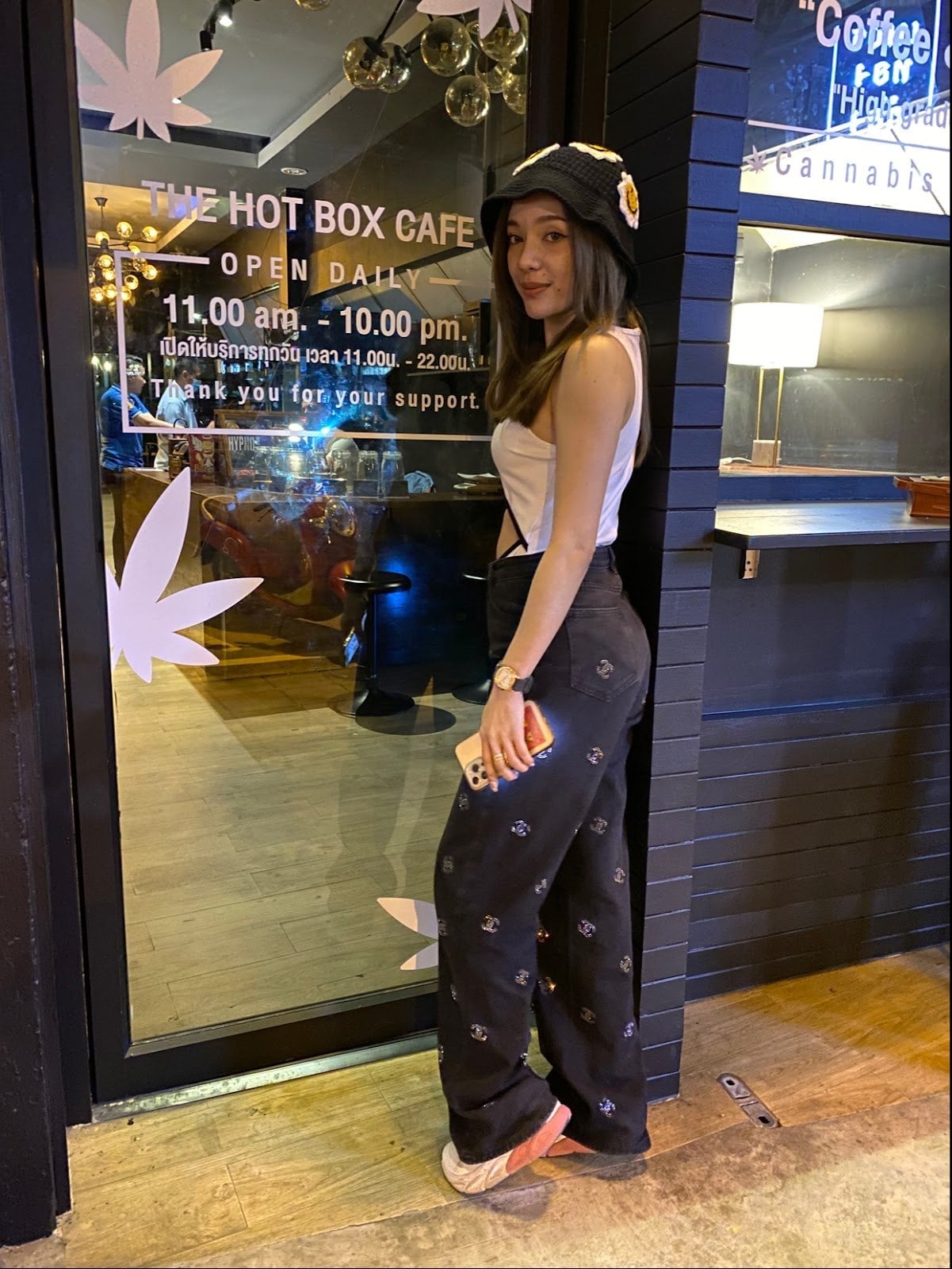 Hotbox Cafe'