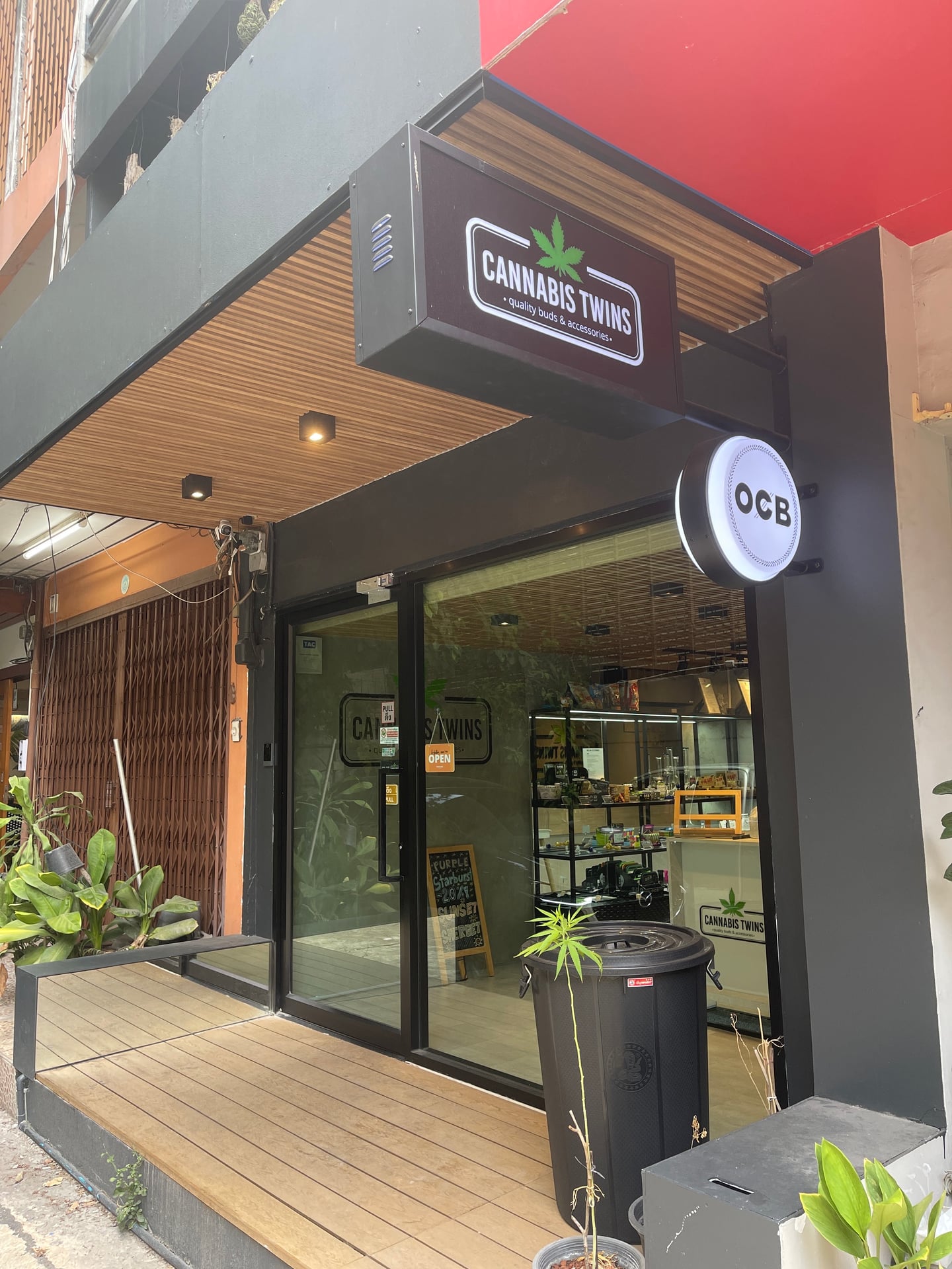 CANNABIS TWINS Dispensary And Lounge - Silom