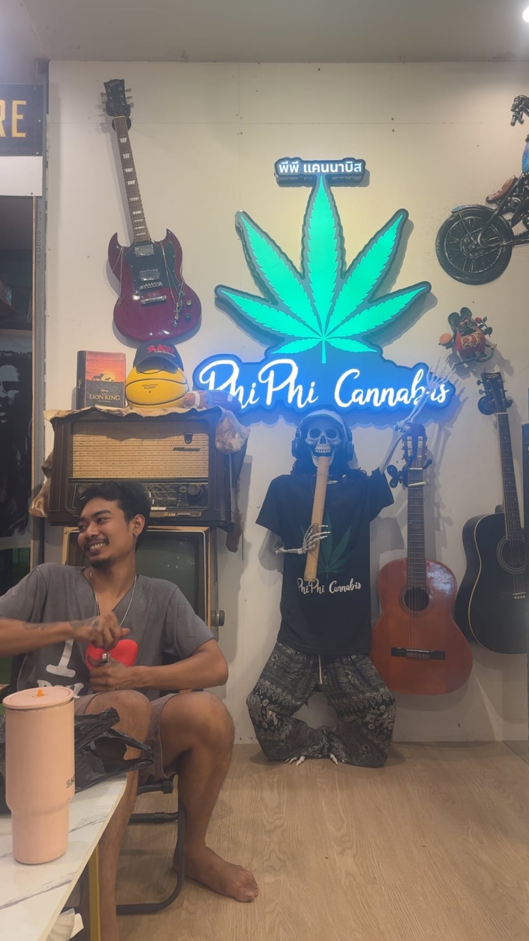 Phiphi Cannabis3