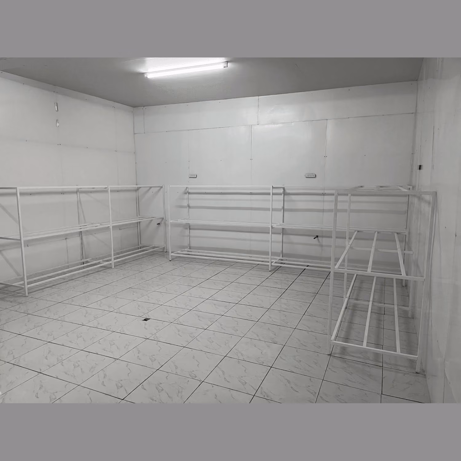Kannabisz üzlet Cannabis Poncharoen Farm logó