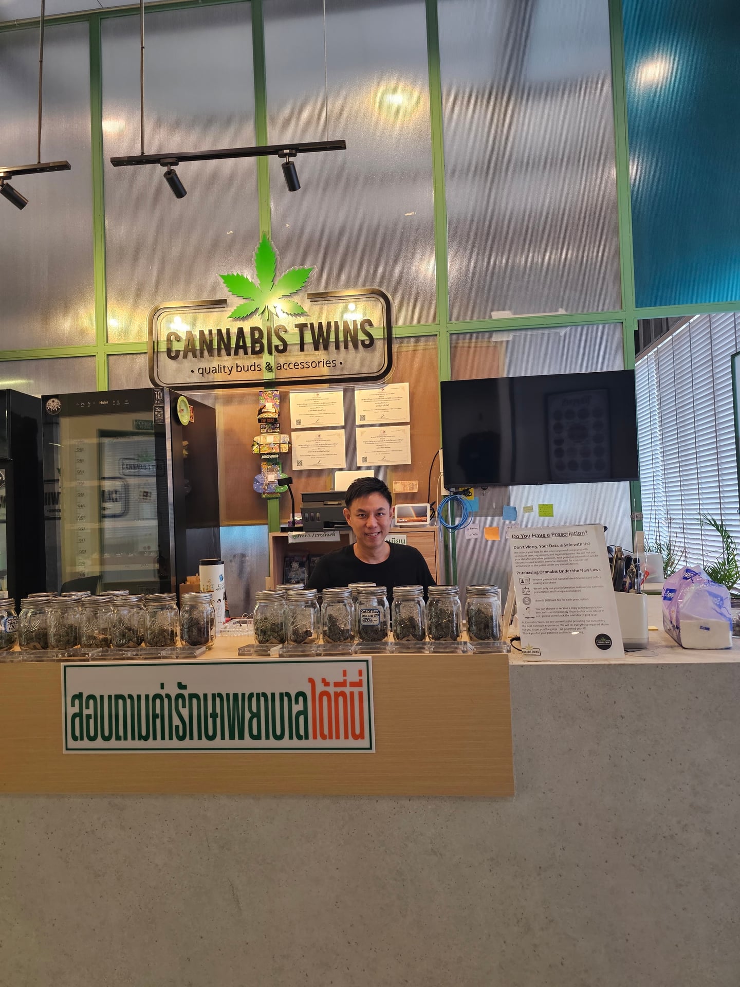 CANNABIS TWINS Dispensary, Lounge And Weed Shop - Phloen Chit