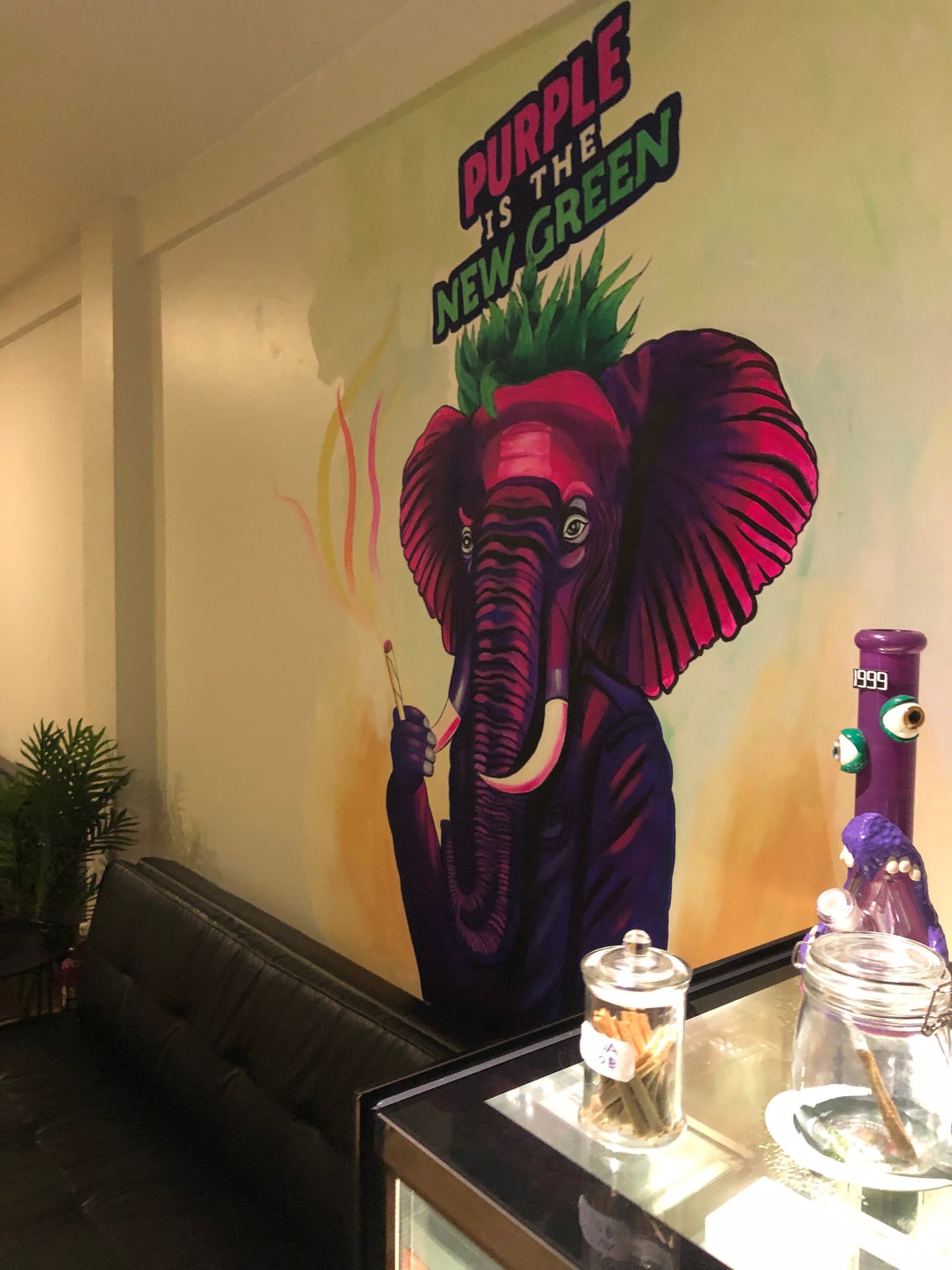 Purple Light & Weed Shop & Jomtien Weed