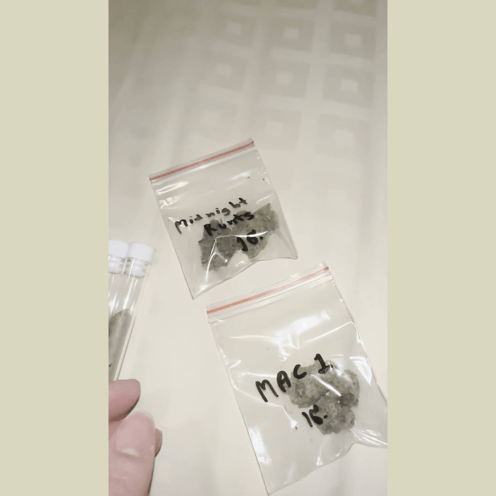 Bangkok의 대마초 매장 Tare High 로고