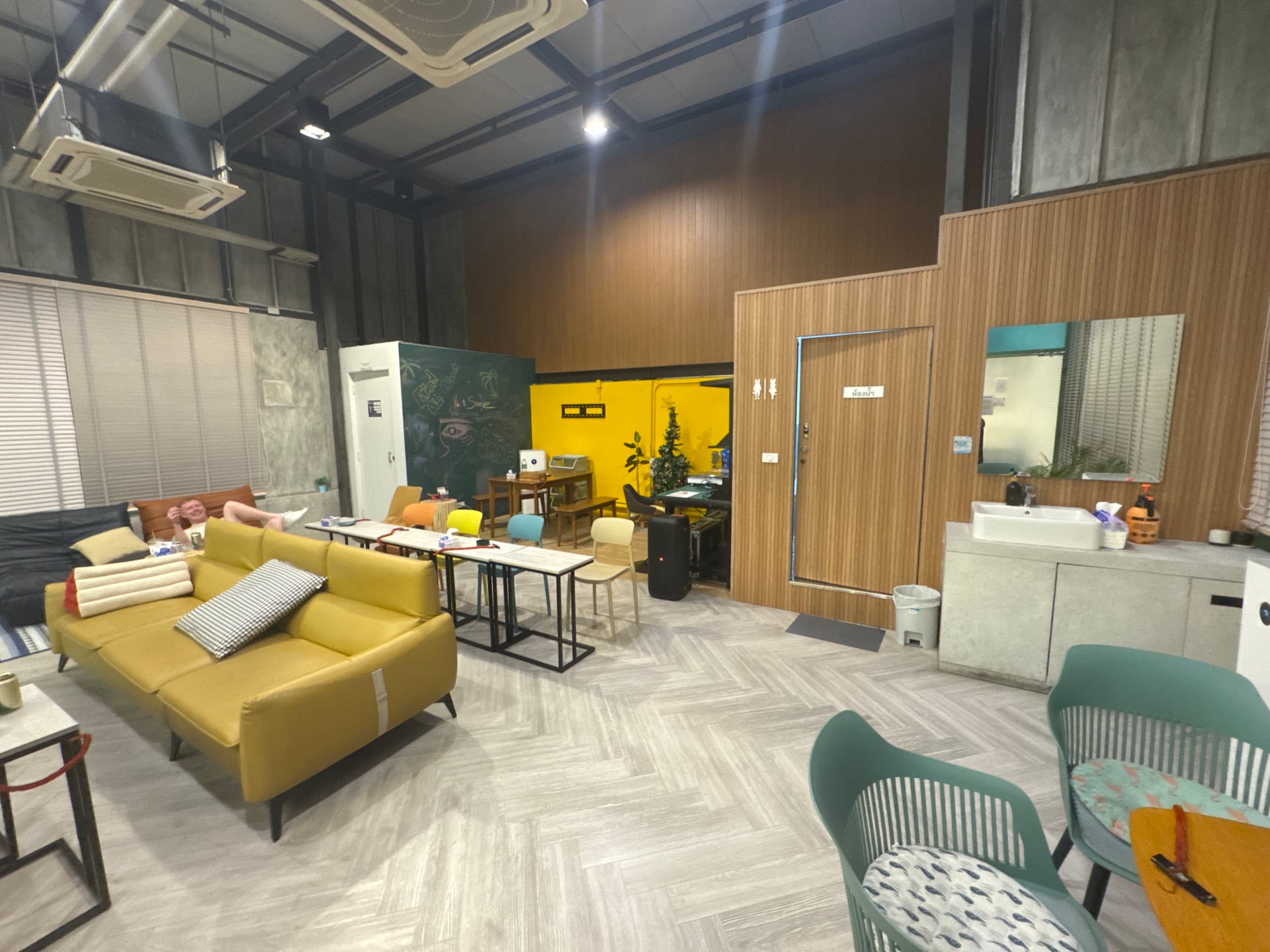 CANNABIS TWINS Dispensary, Lounge And Weed Shop - Phloen Chit