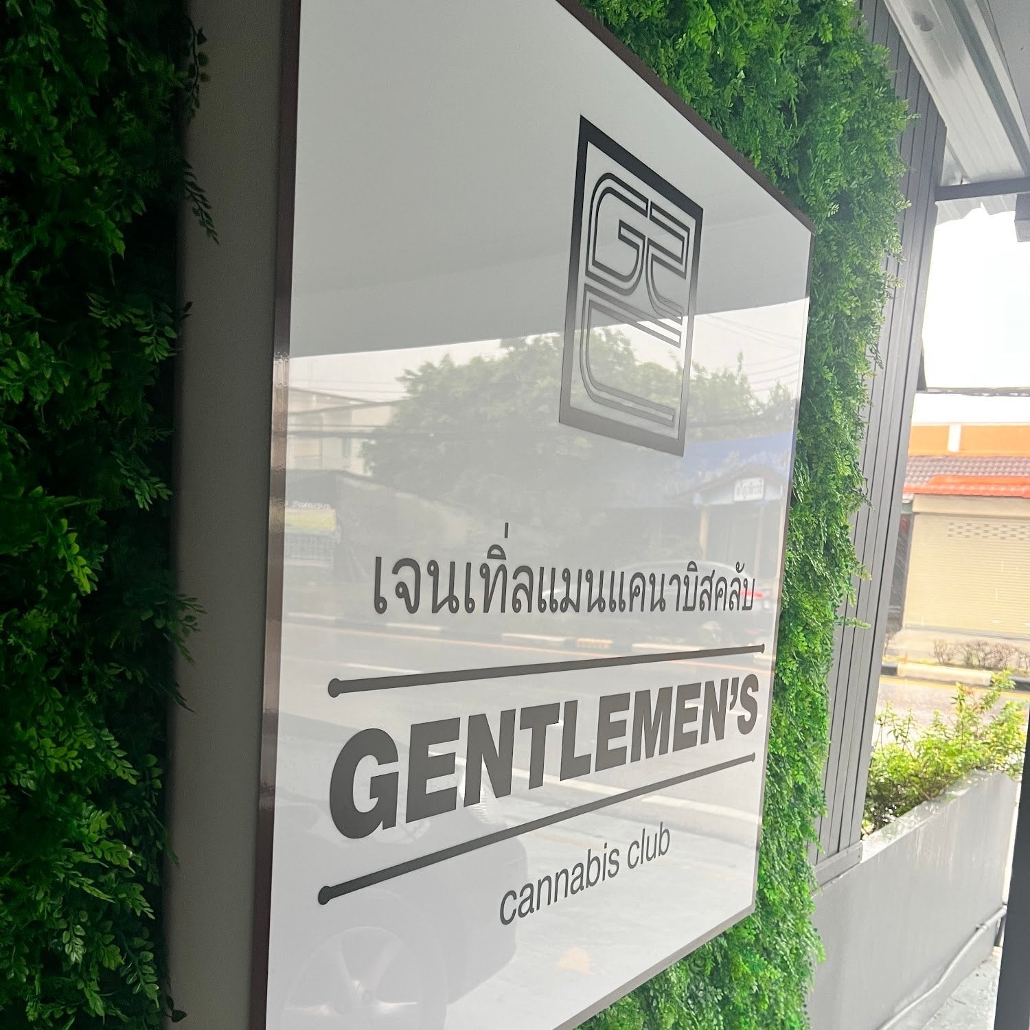 Gentlemen's