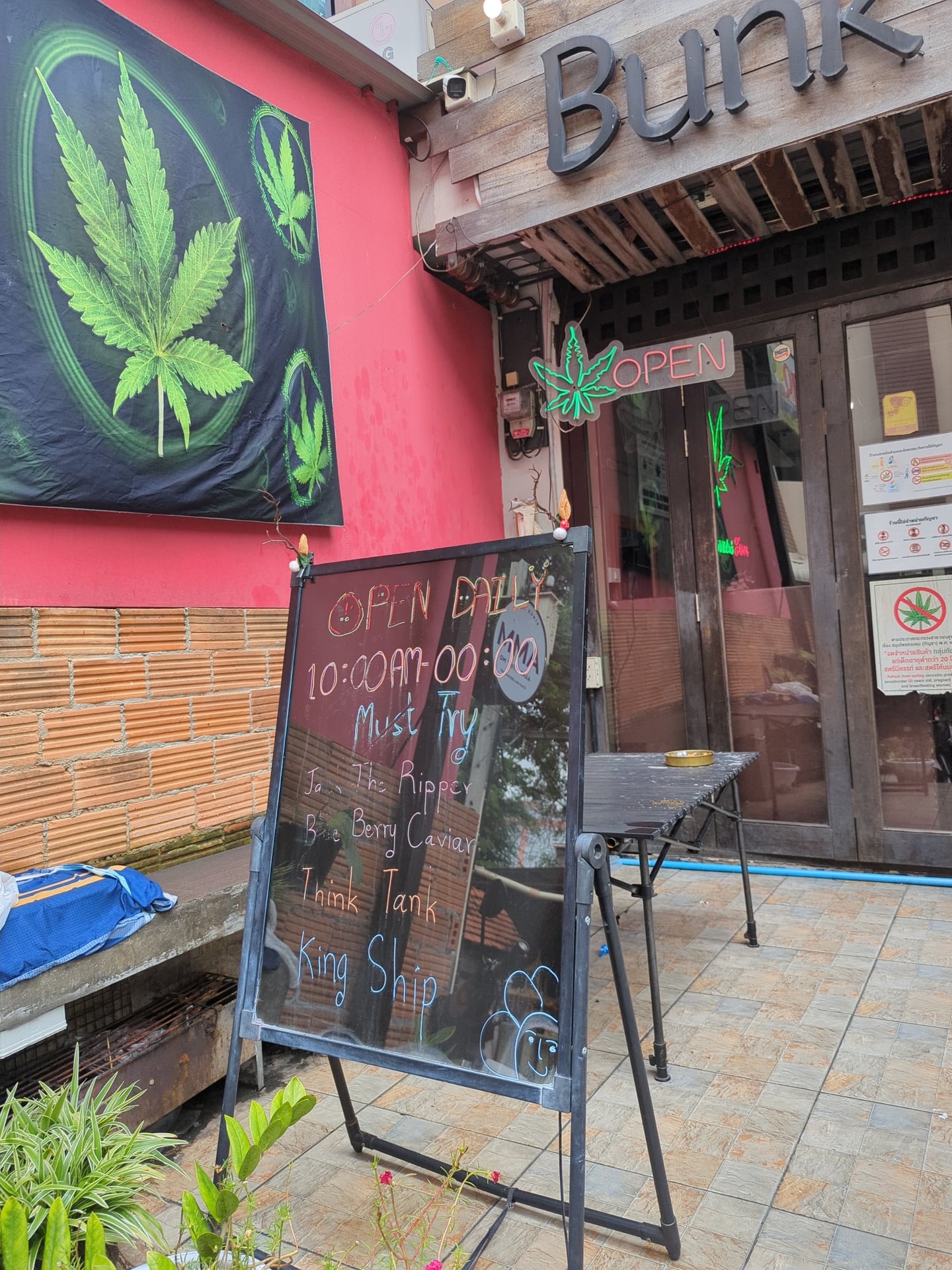 Cannabee Flagship